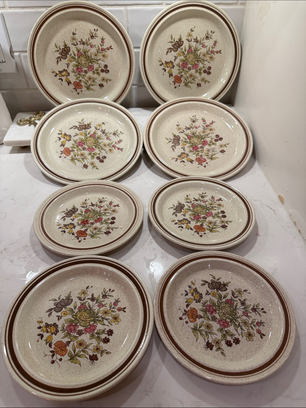 Vintage  Doulton Gaiety LS1014 Stoneware Plates Made in England 8 pcs